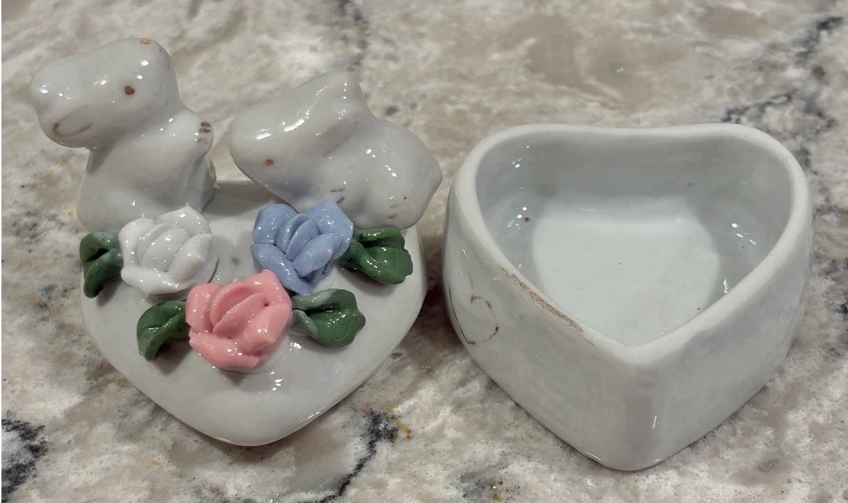 Vintage Ceramic Bunny Trinket Box. Heart Shape w/ Flowers - photo 2