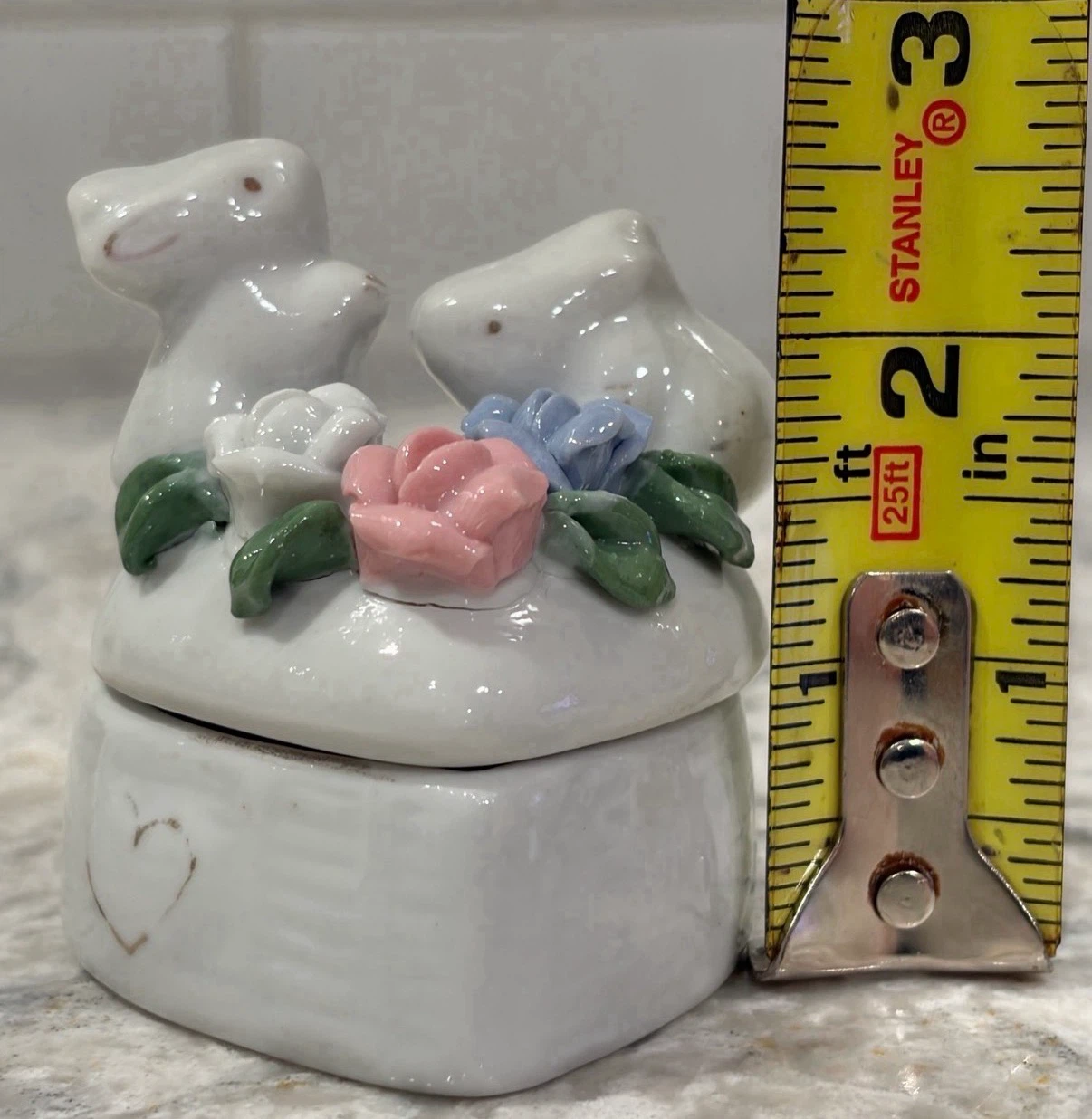 Vintage Ceramic Bunny Trinket Box. Heart Shape w/ Flowers - photo 5
