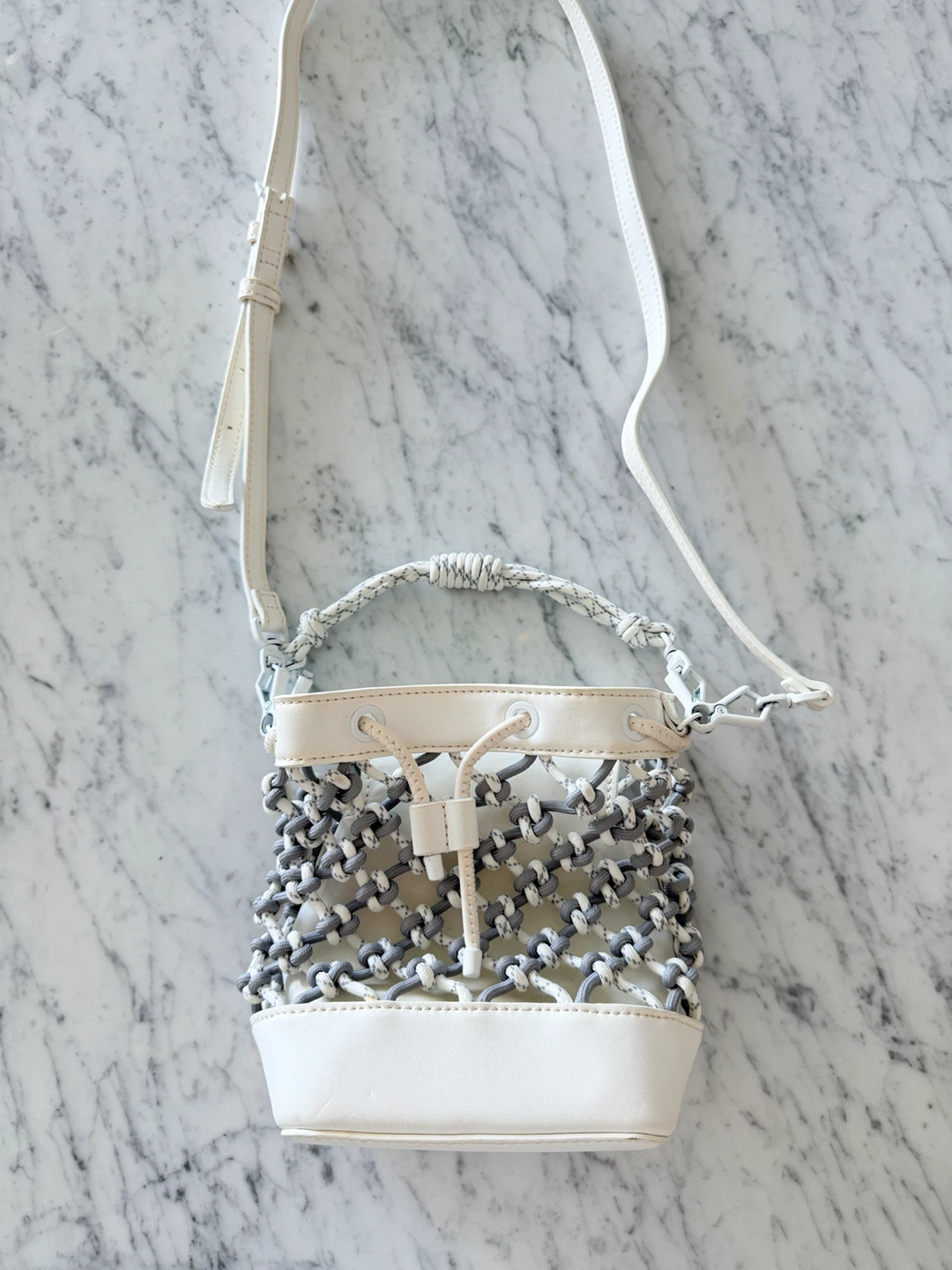 Charles & Keith White Woven Bucket Bag - photo 2