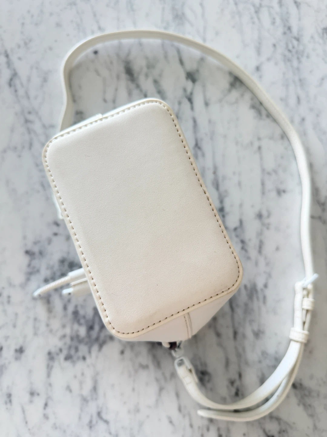 Charles & Keith White Woven Bucket Bag - photo 3