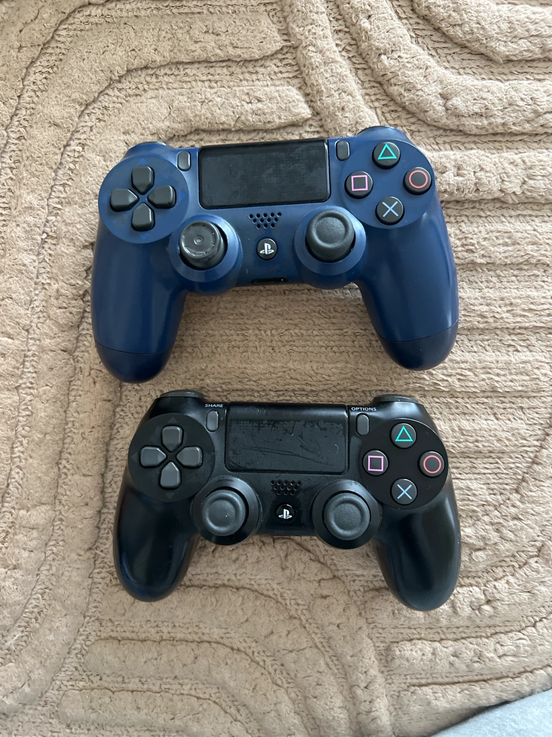 PlayStation 4 Console with 2 Controllers and Games - photo 2