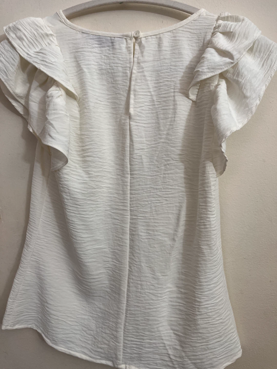 SO Goods for Life White Ruffle Sleeve Top XS - photo 4