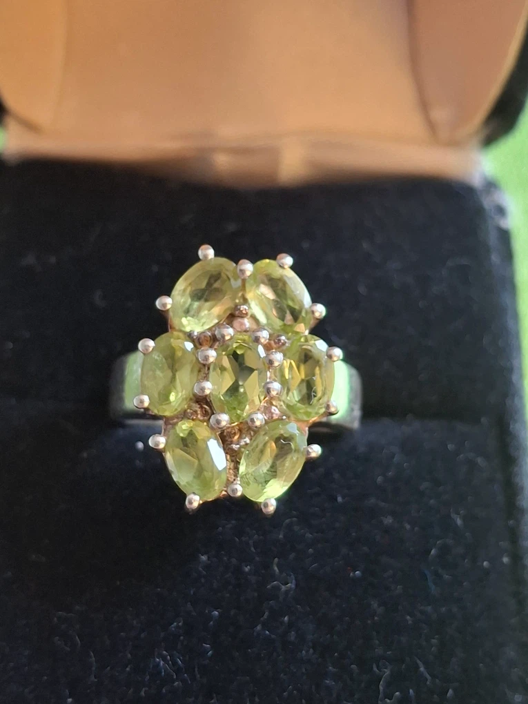 Silver peridot cluster ring (stamped 925)
