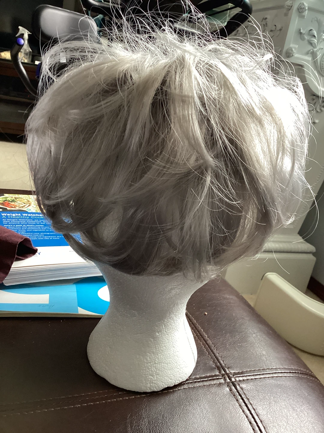 Wig with short, layered grey and dark brown hair - photo 4