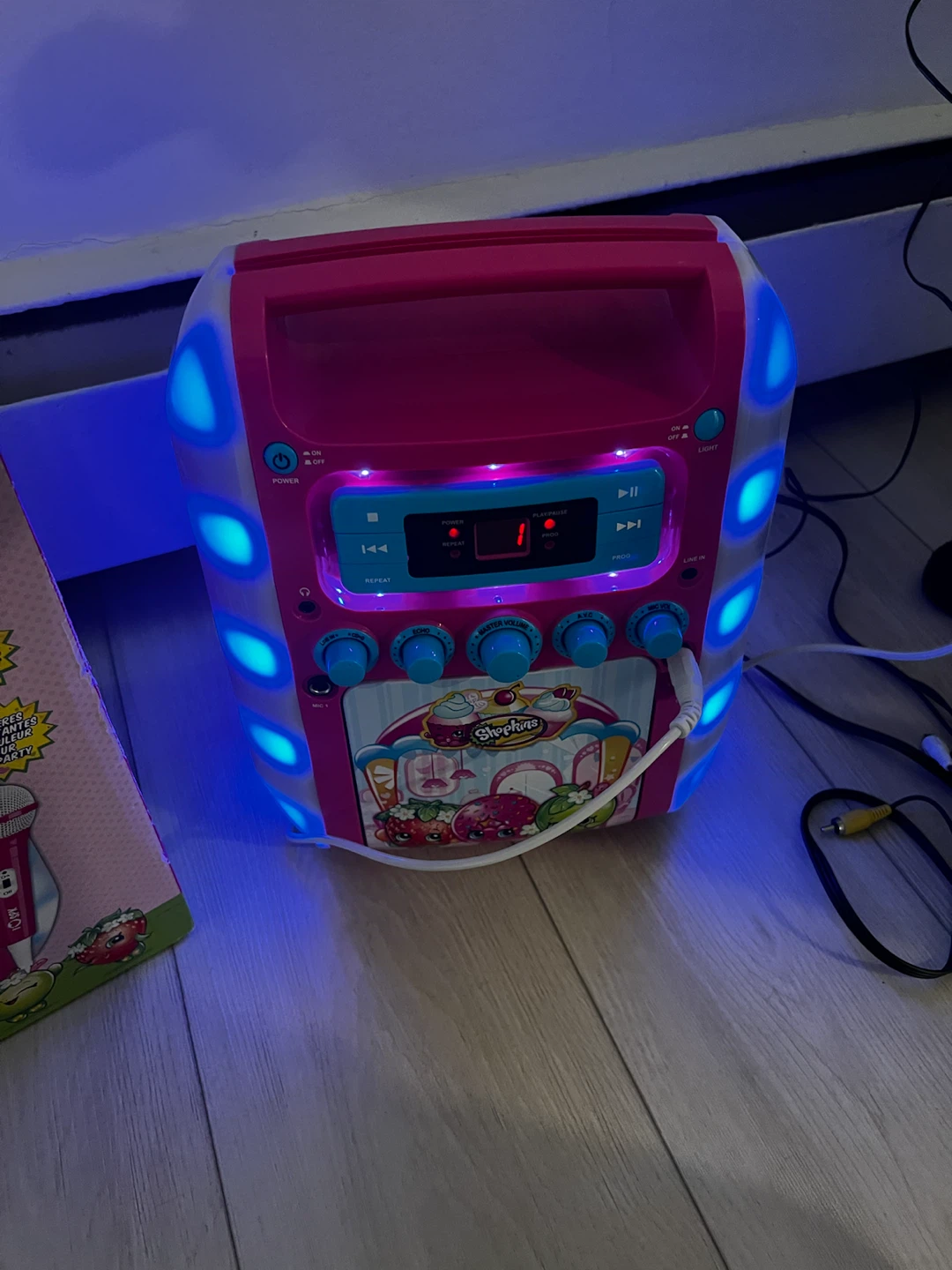 Shopkins Bluetooth Karaoke Machine - photo 3