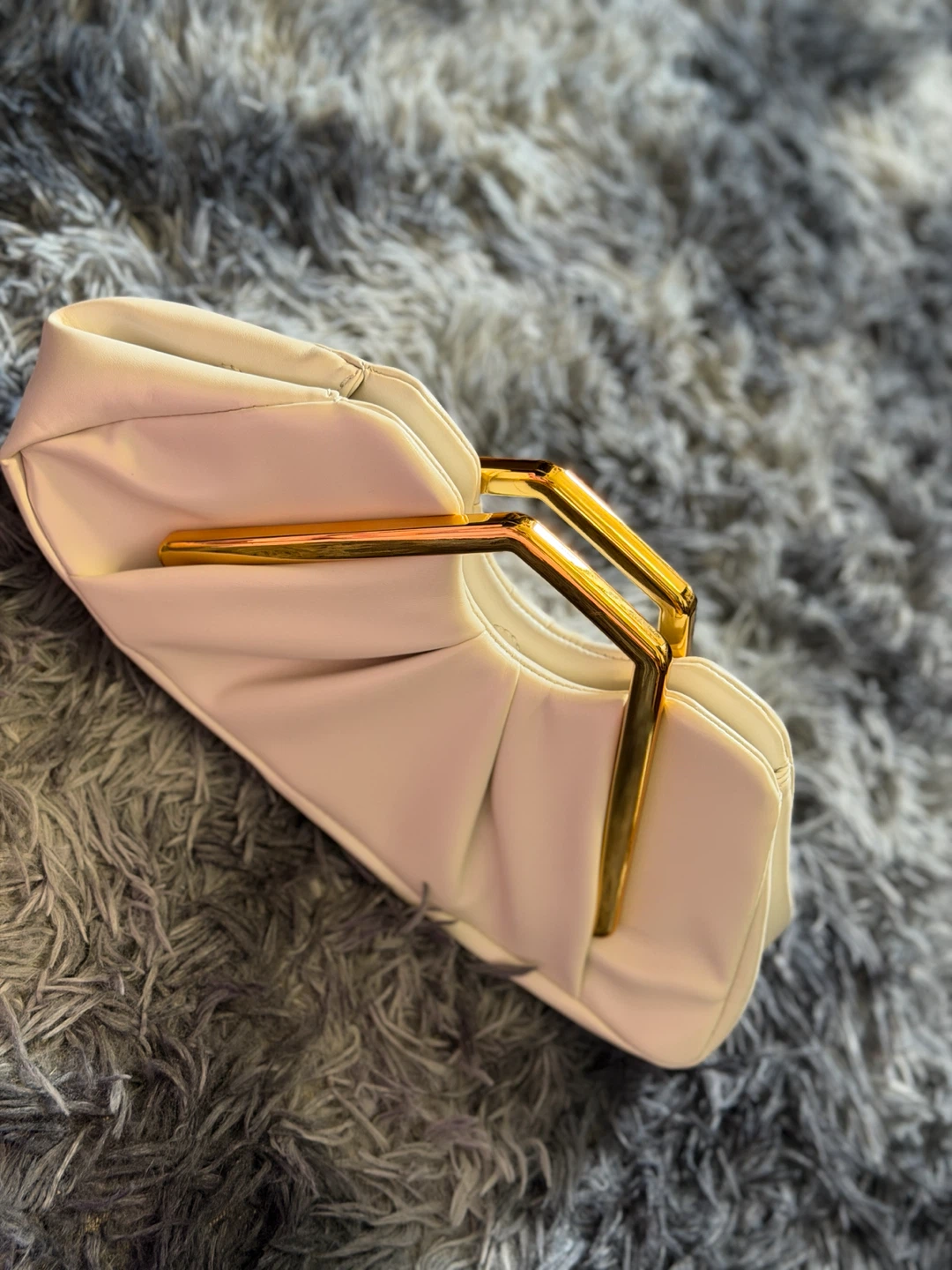 White clutch with gold frame handle - photo 2