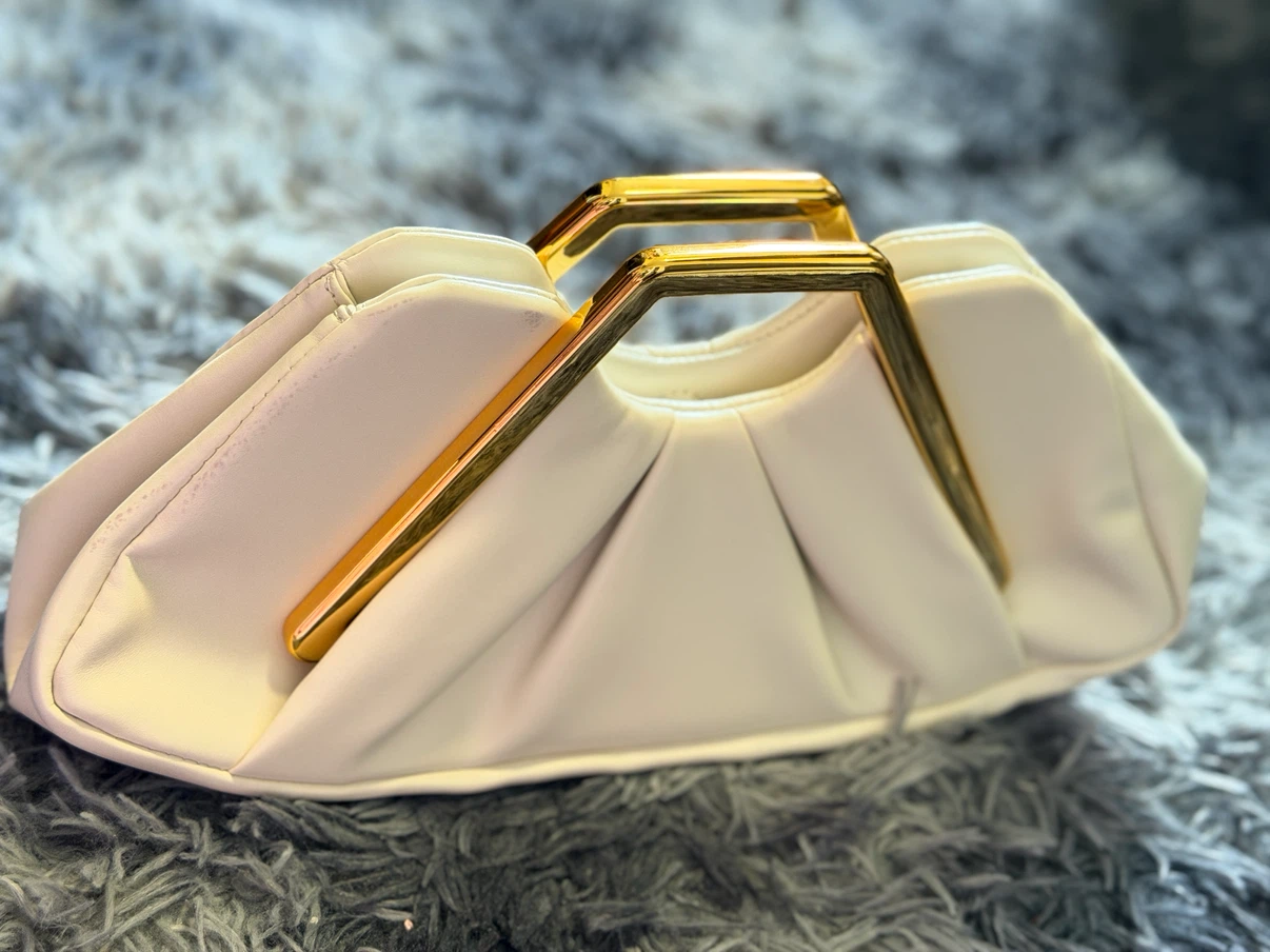 White clutch with gold frame handle - photo 4