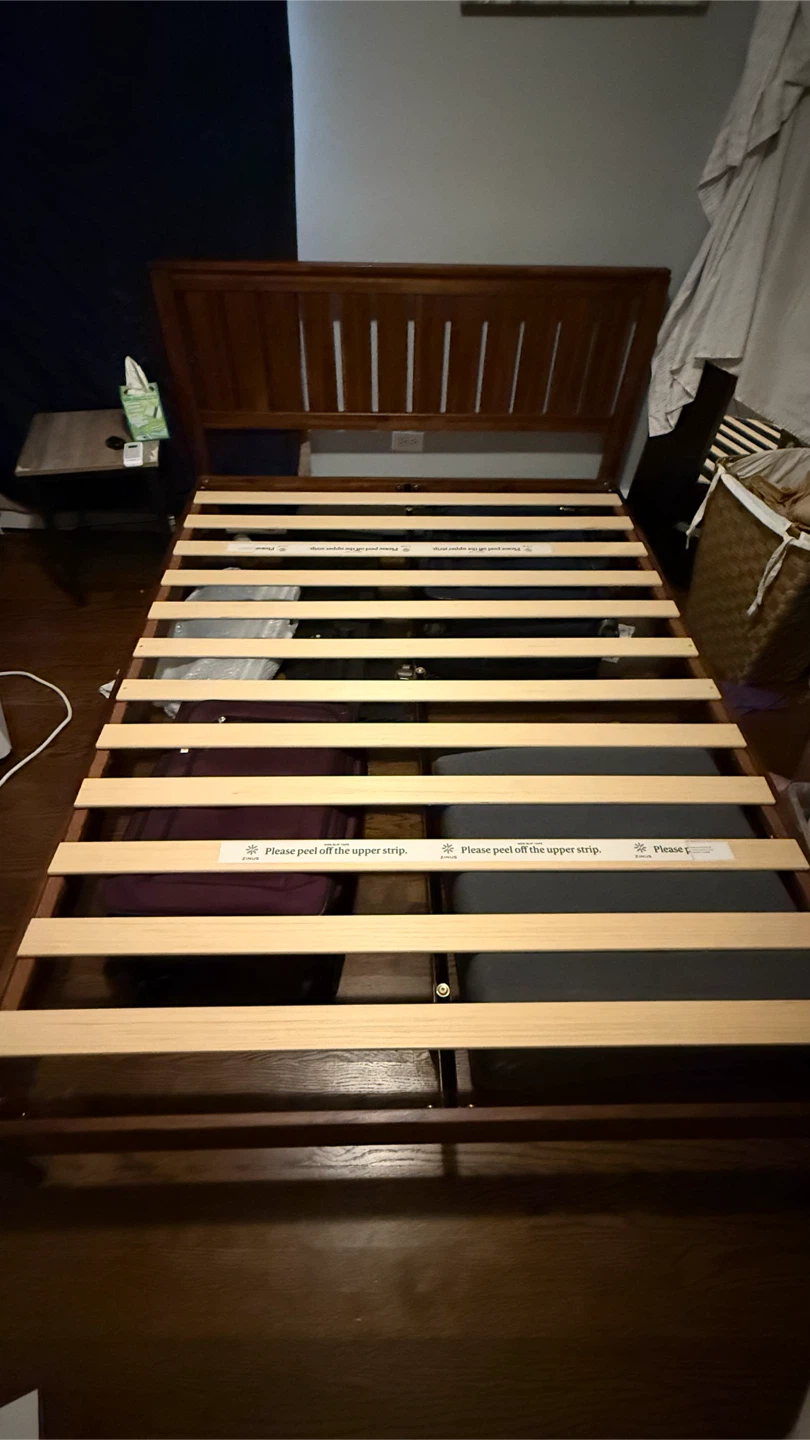 Queen size bed with mattress - photo 2