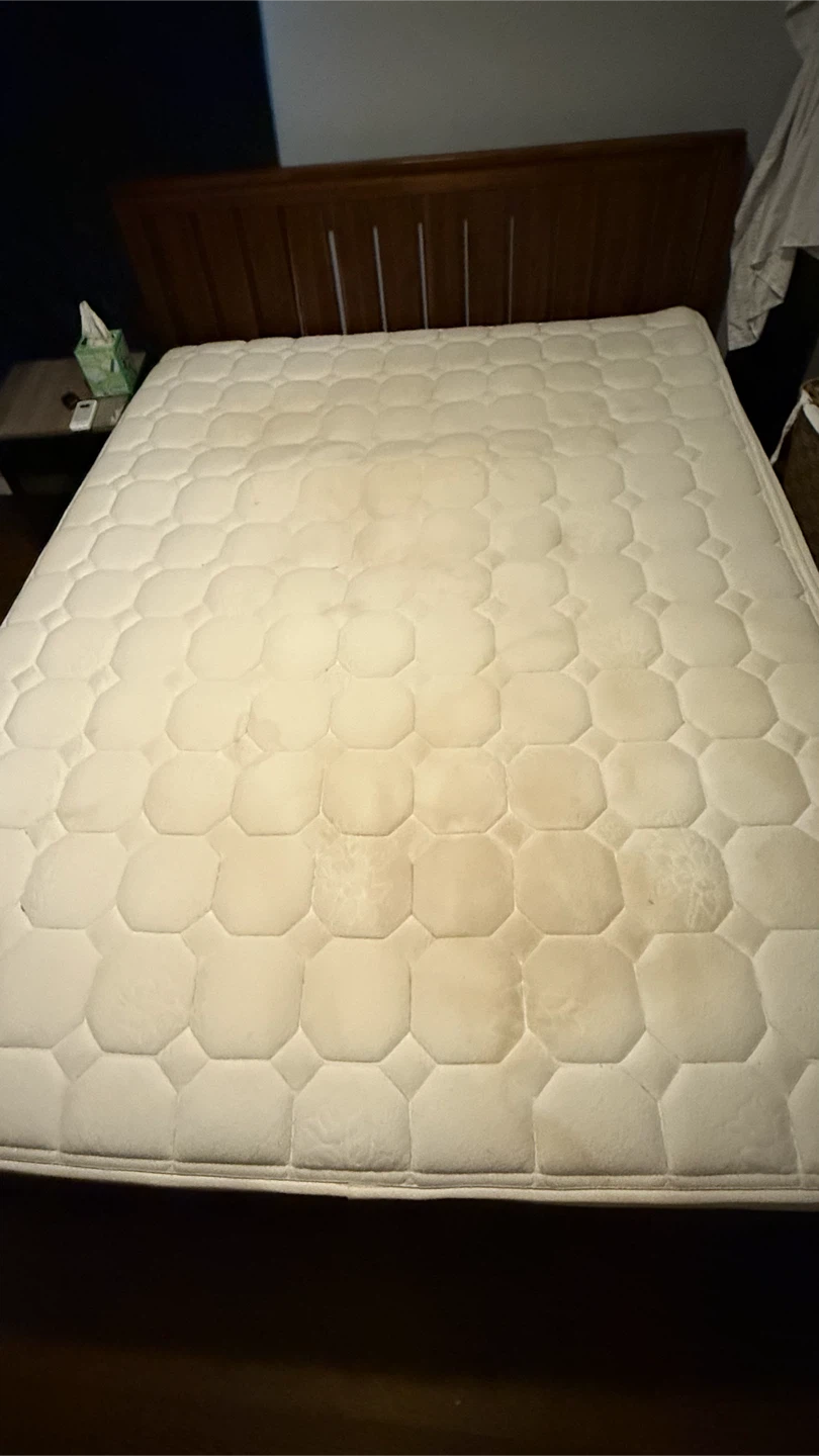 Queen size bed with mattress - photo 3