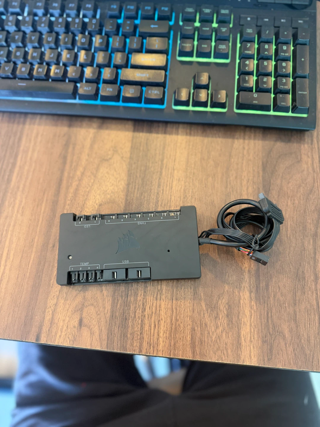 Corsair Fan Controller Hub - photo 3