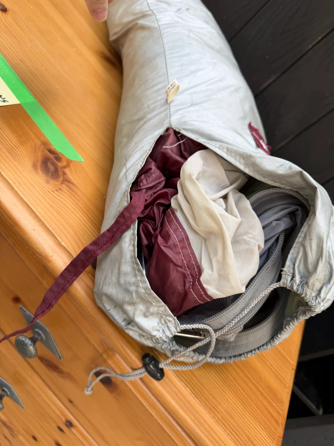 Taymor Camping Tent with Stakes & Carrying Bag - photo 3