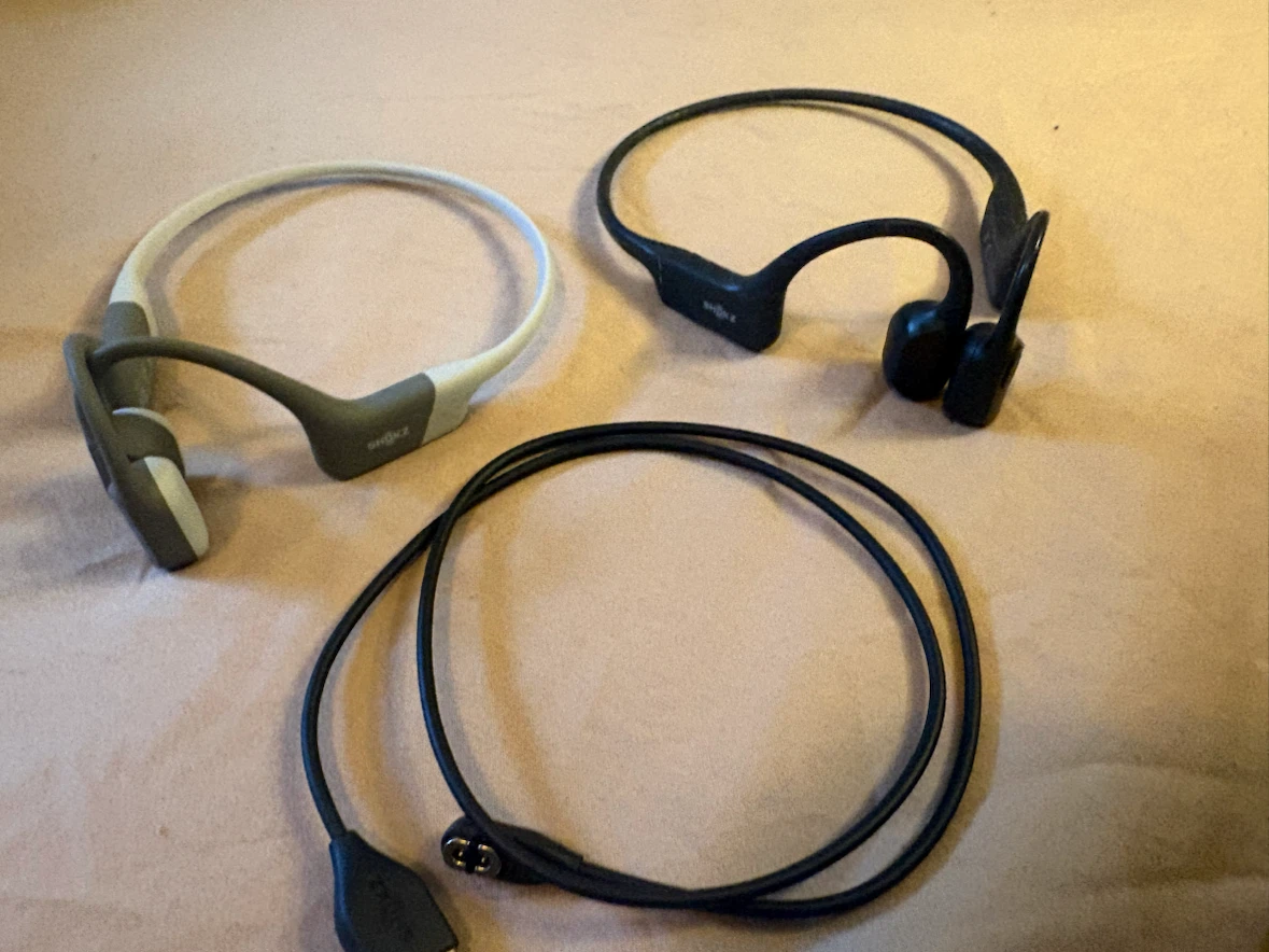 2 pairs of shocks open run headphones both work fine