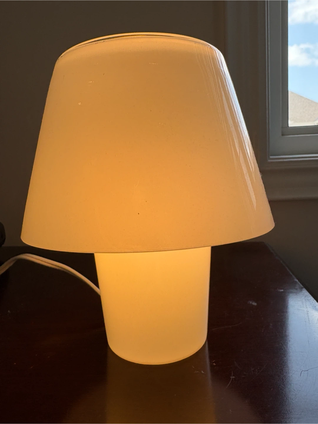 Sleek White Table/Desk Lamp - photo 2