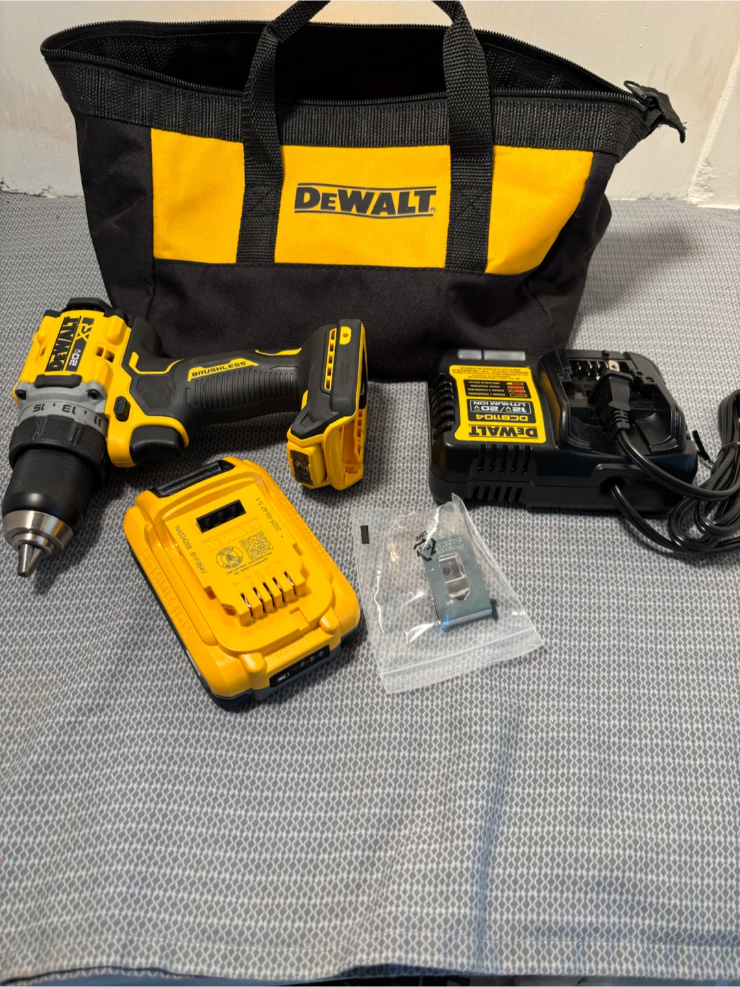 DEWALT 20V MAX Cordless Drill with Battery and Charger - photo 2