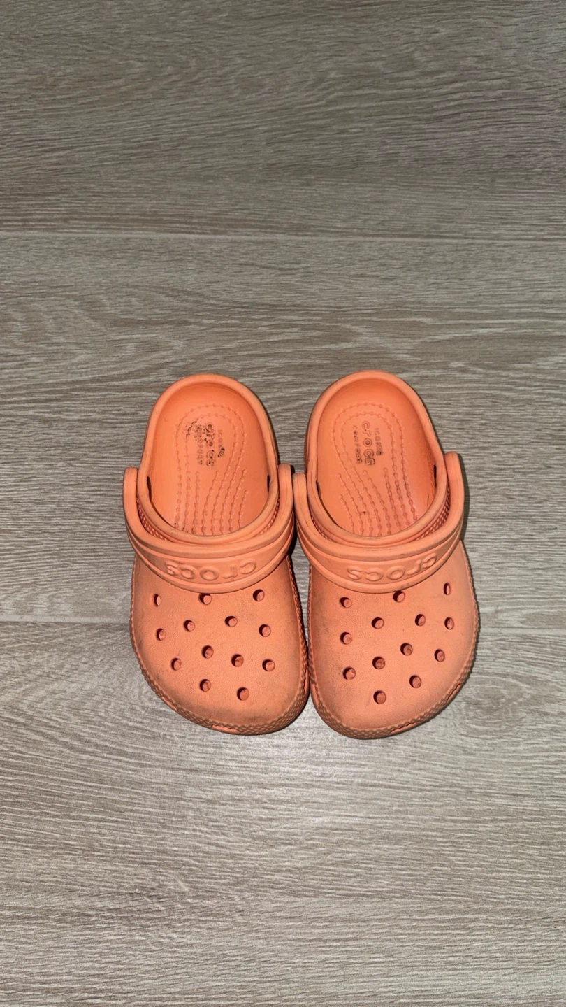 Crocs Toddler Size 7 Orange - photo 2