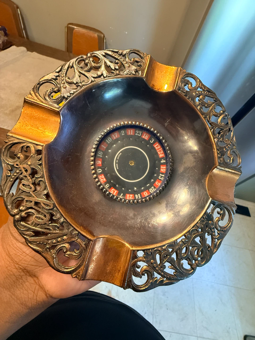 VINTAGE ASHTRAY WITH ROULETTE WHEEL