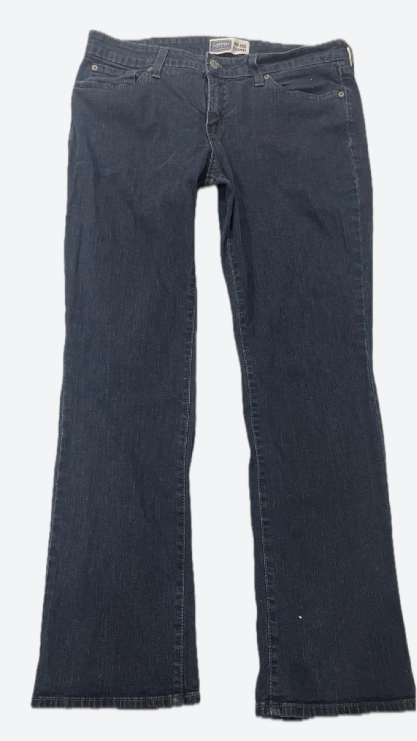 Women’s Levi’s straight leg jeans