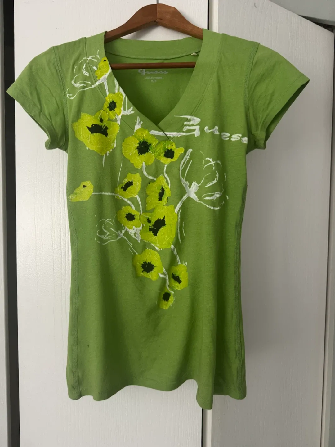 Vintage GUESS V-Neck T-Shirt