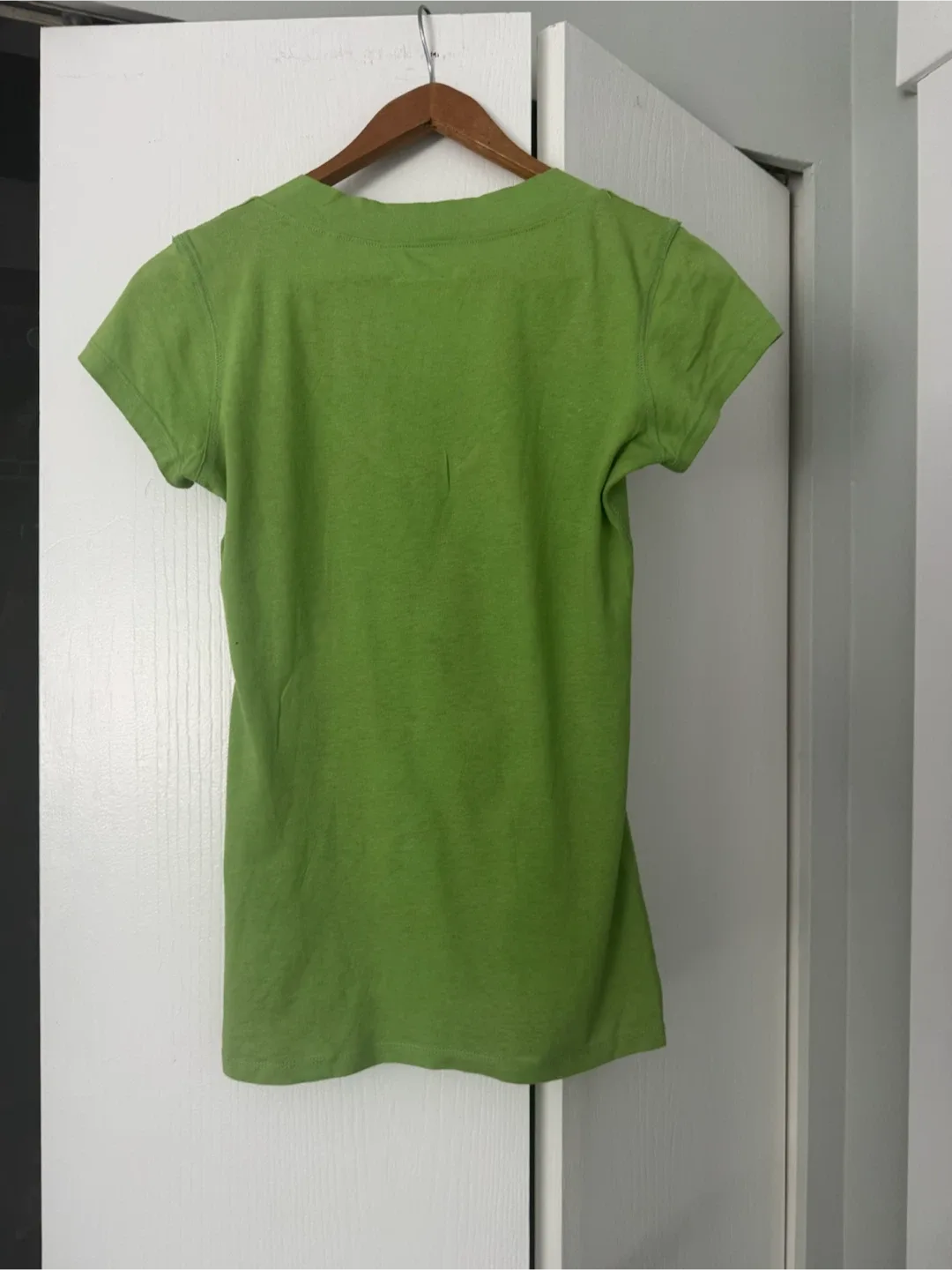 Vintage GUESS V-Neck T-Shirt - photo 2