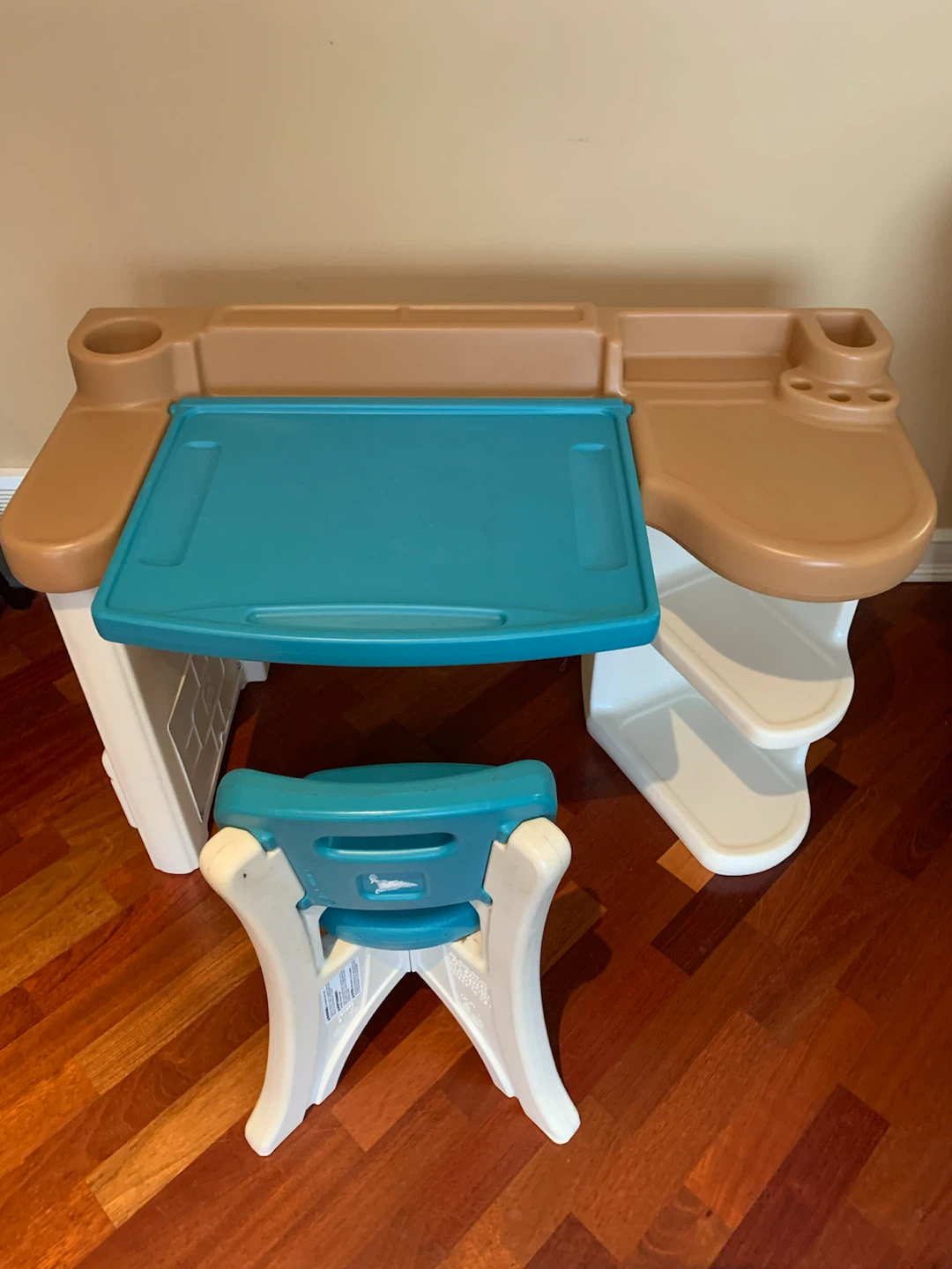 Step2 Easel Desk and Chair Set