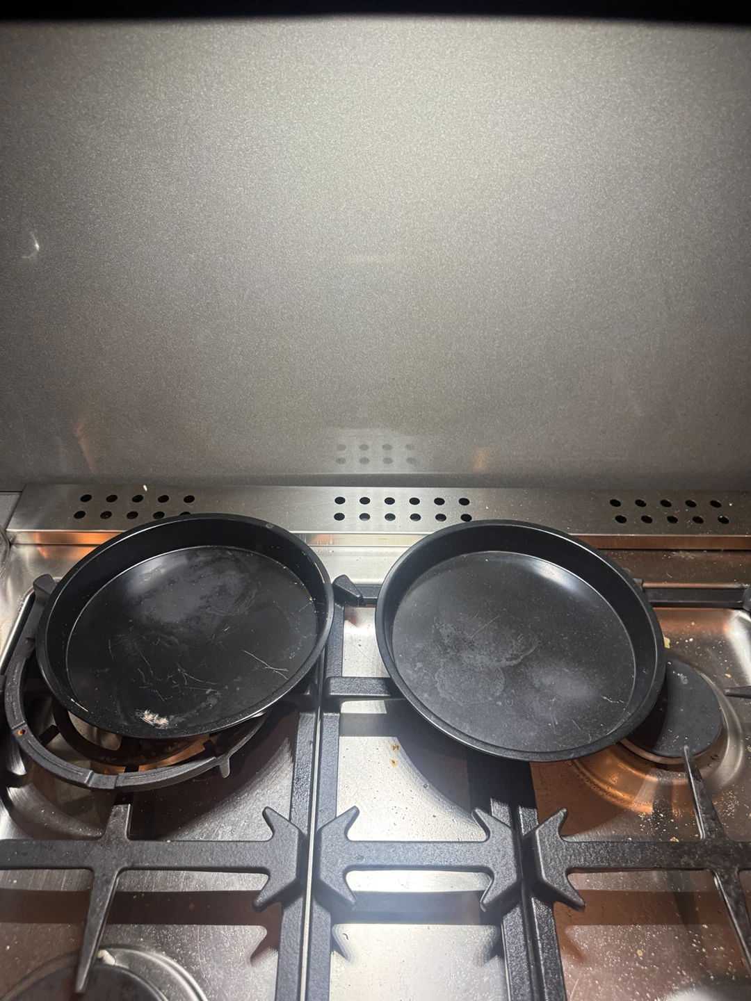 2 Round Pizza Pans - photo 2