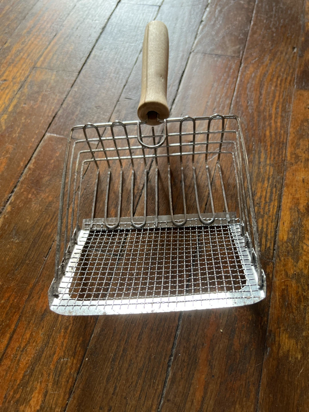 Metal Litter Scoop with Wooden Handle