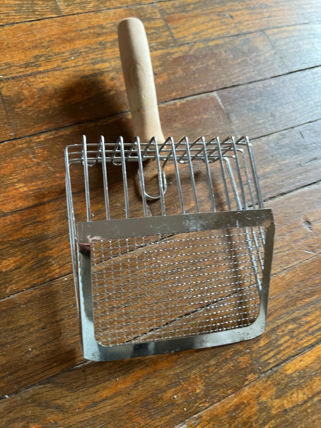 Metal Litter Scoop with Wooden Handle - photo 2