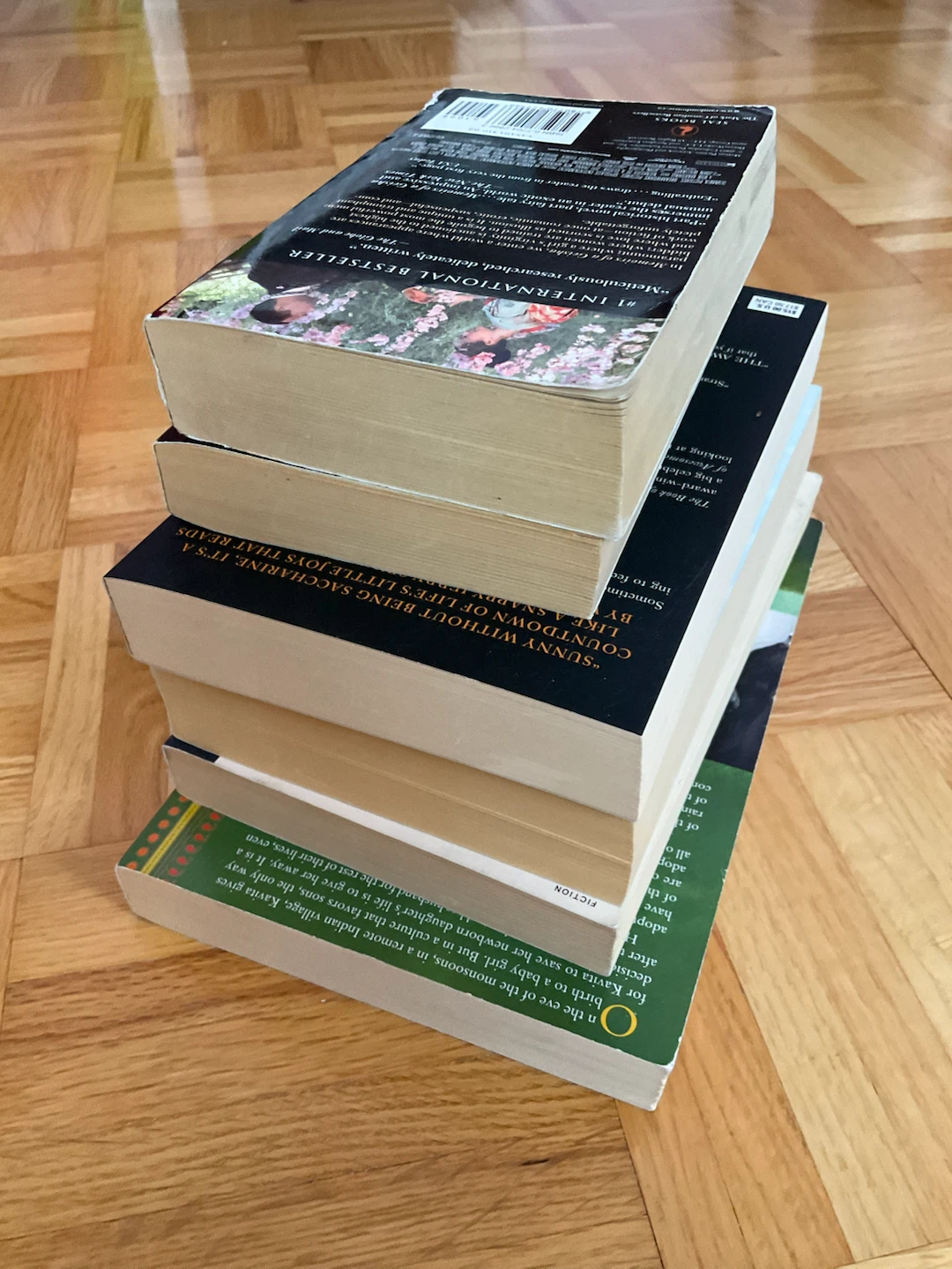 International Bestseller Book Bundle of 6 Softcover Novels - photo 3
