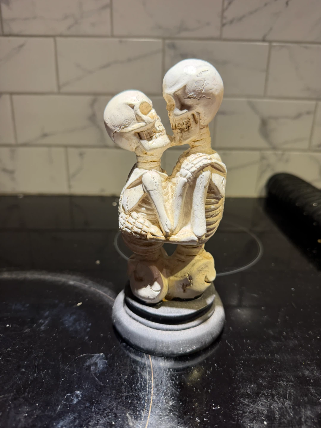 Skeleton Kissing Couple Figurine
