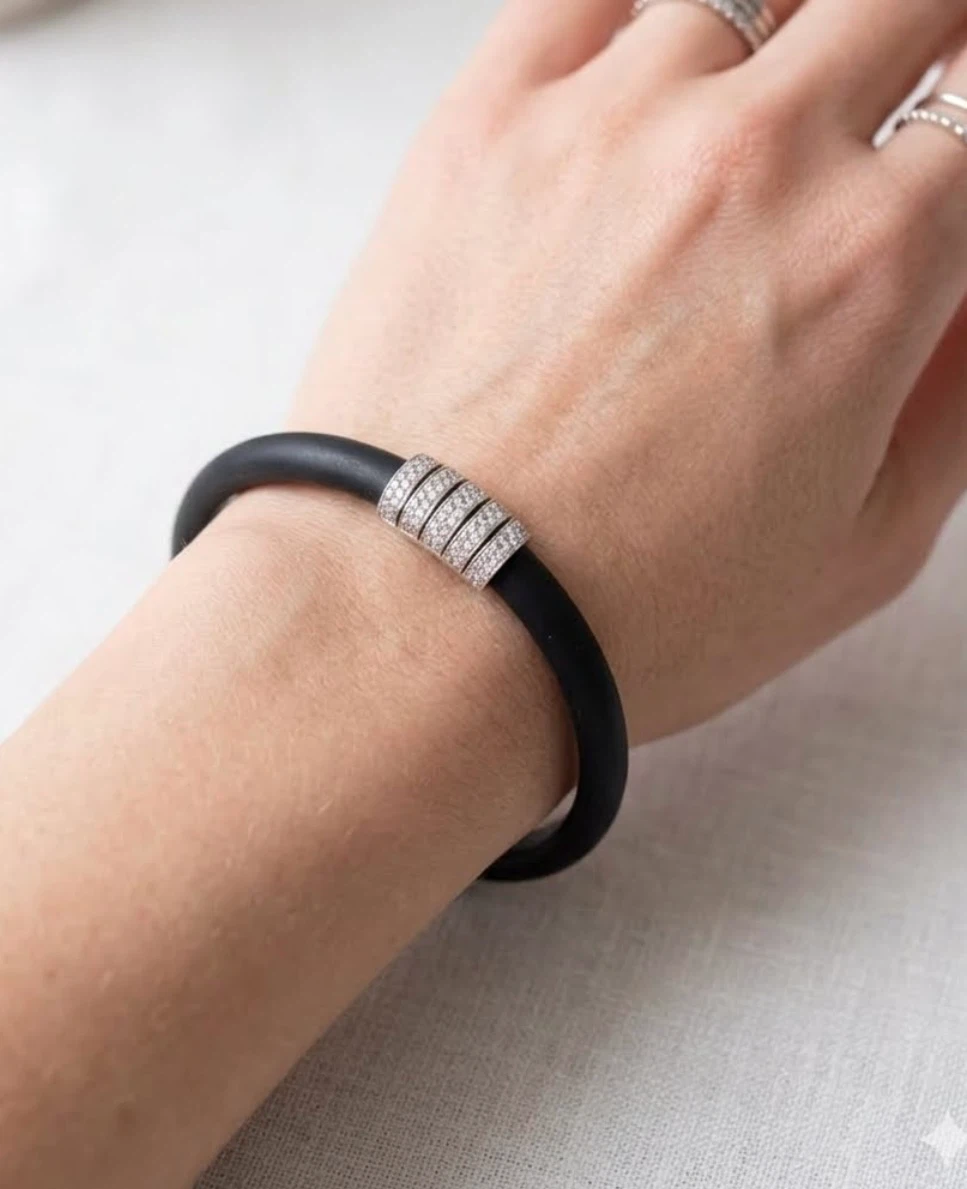 Black rubber and diamond bracelet - photo 2