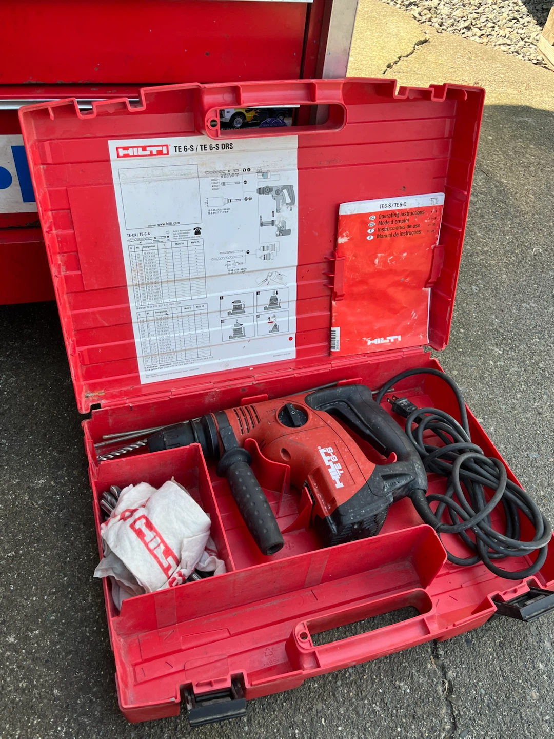 Hilti TE6-S Rotary Hammer Drill with Bits