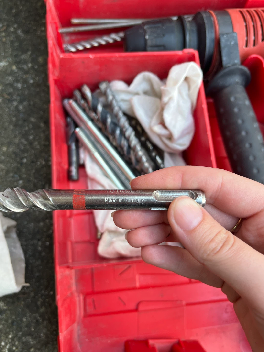 Hilti TE6-S Rotary Hammer Drill with Bits - photo 2