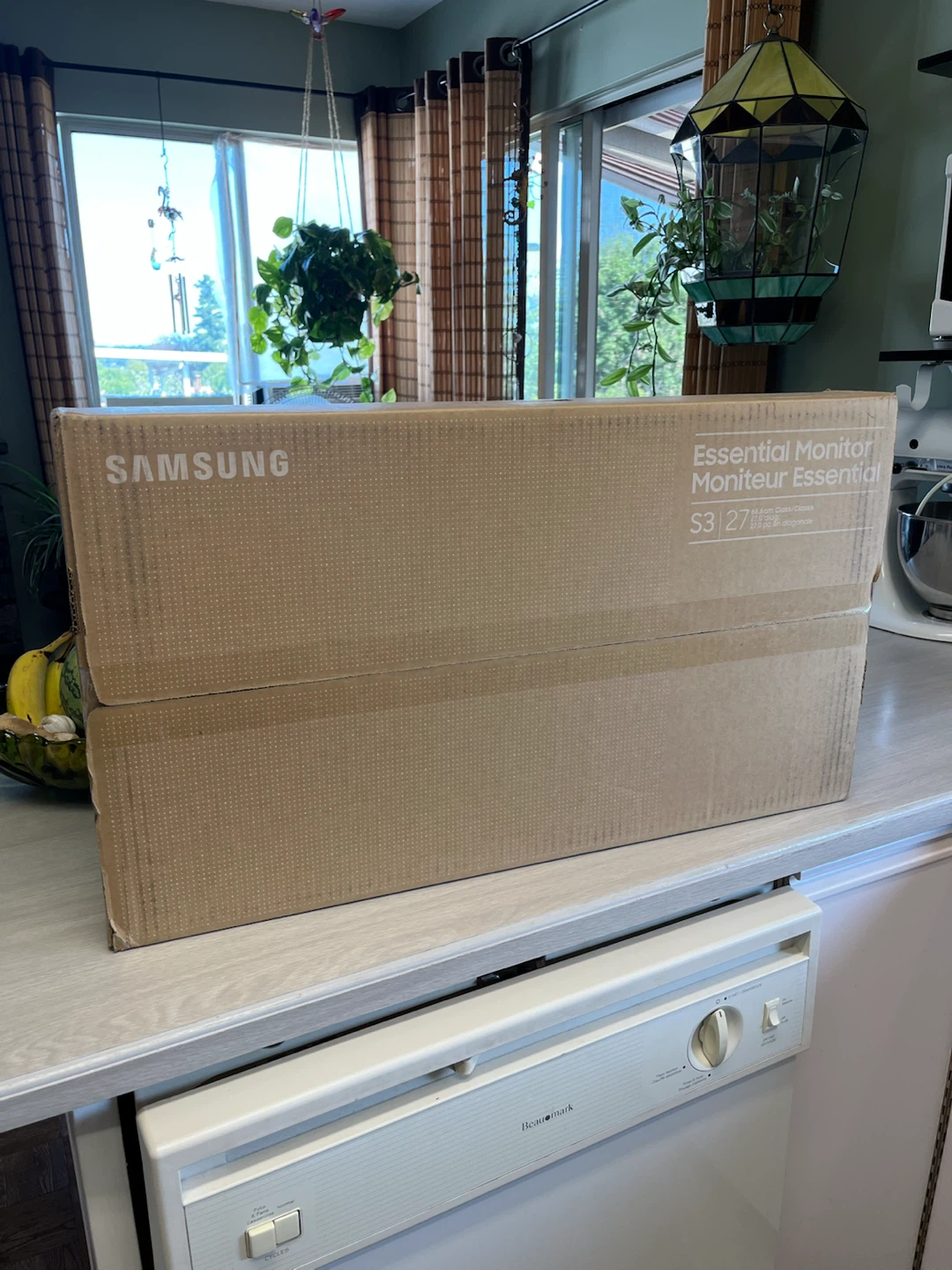 New never used Samsung S3 27" Essential Monitor