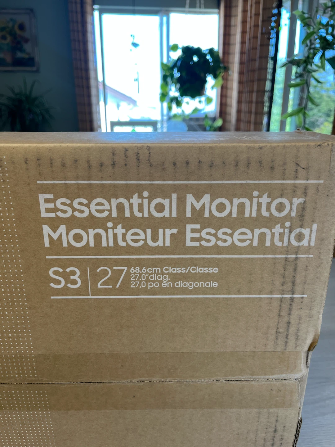 New never used Samsung S3 27" Essential Monitor - photo 2