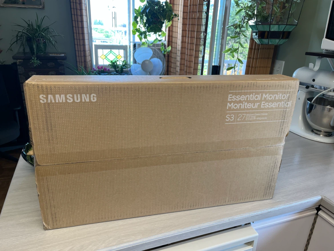 New never used Samsung S3 27" Essential Monitor - photo 5