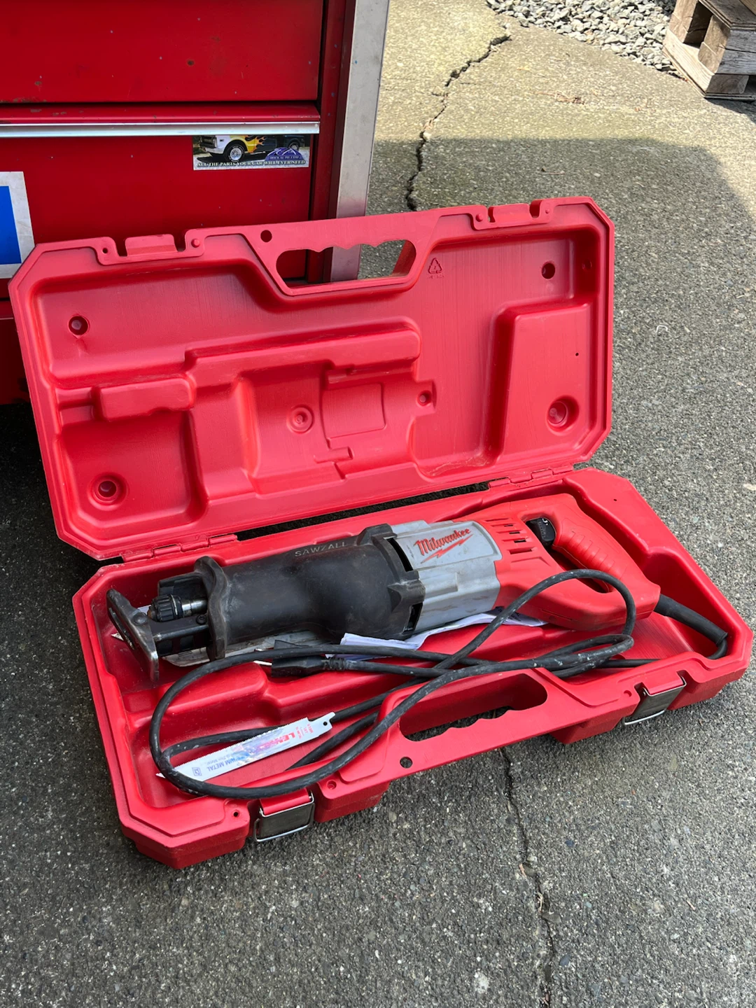 Milwaukee Sawzall Reciprocating Saw with Case and Blades