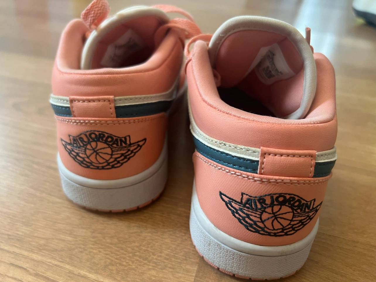 Air Jordan 1 Low SE Pink Grey Sneakers - photo 2