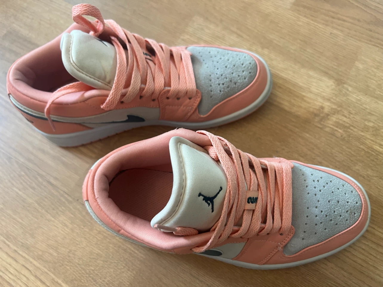Air Jordan 1 Low SE Pink Grey Sneakers - photo 3
