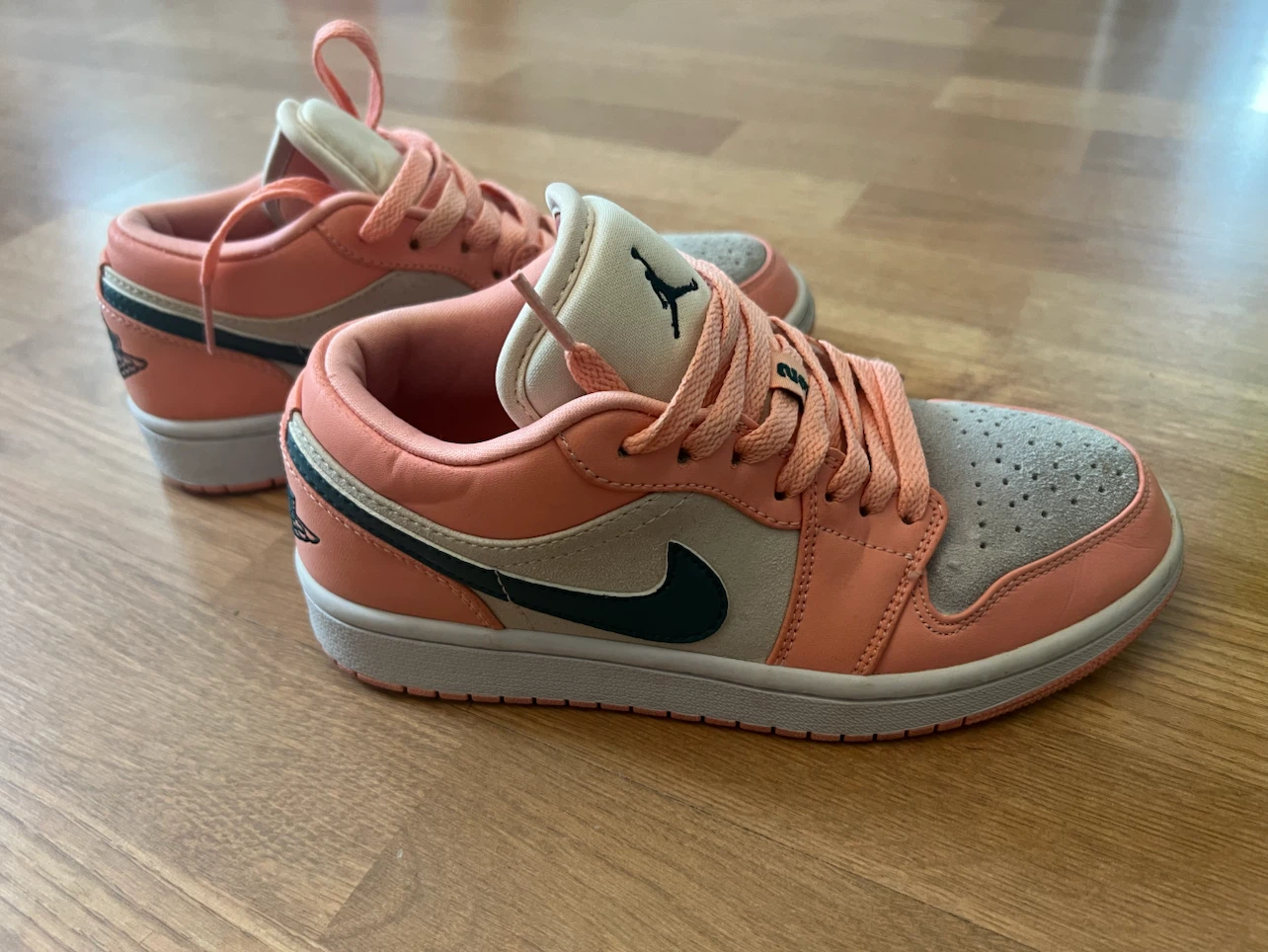 Air Jordan 1 Low SE Pink Grey Sneakers - photo 4