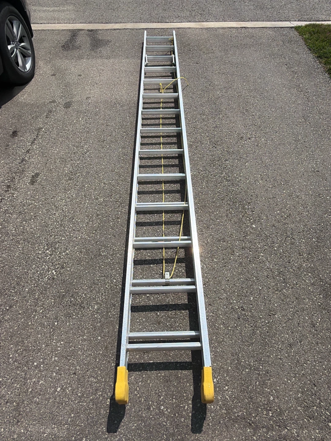 22-foot Lite Extendable Aluminum Ladder