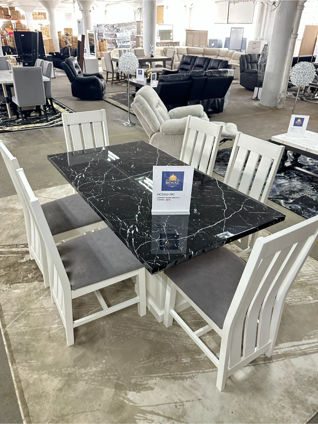 Dining table & 6 chairs