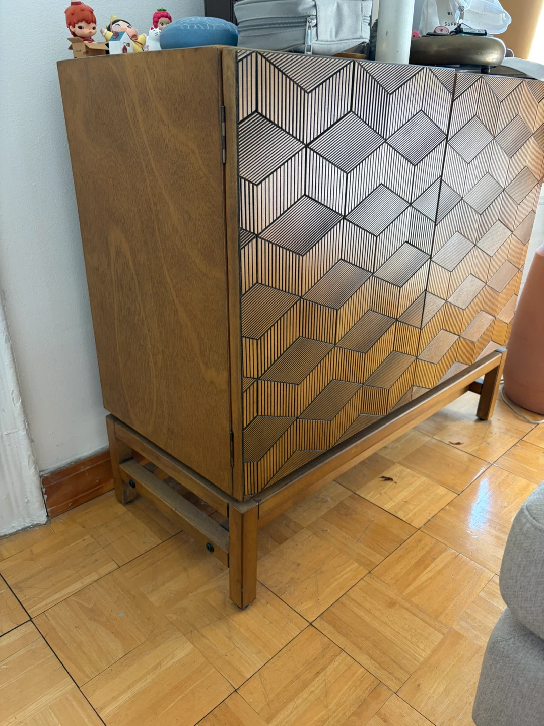 Wooden cabinet with geometric pattern - photo 2
