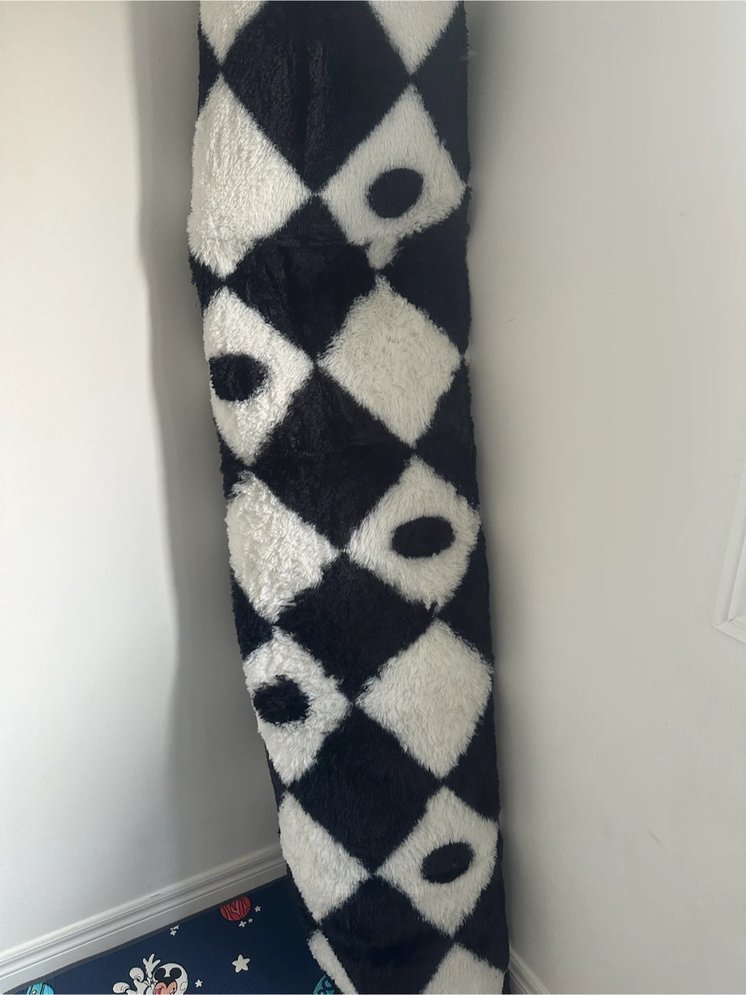 Brand new 6x9 feet Fluffy Rug Black and White Diamond Pattern