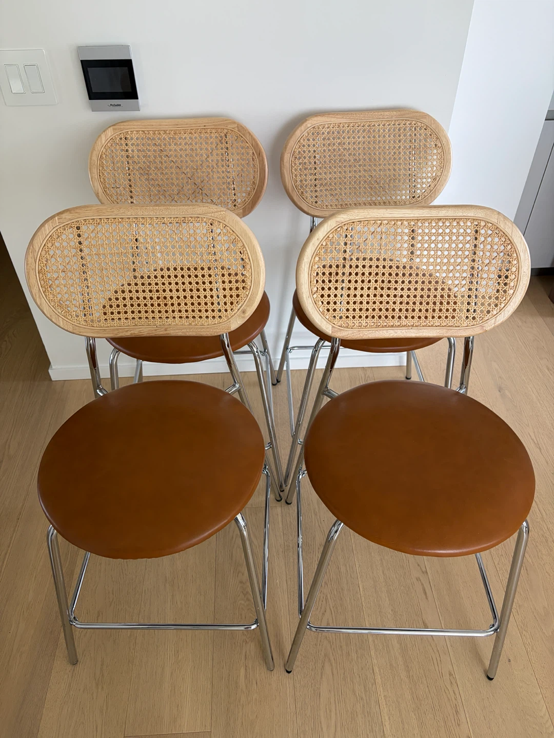 4 barstools raffia and cognac leather
