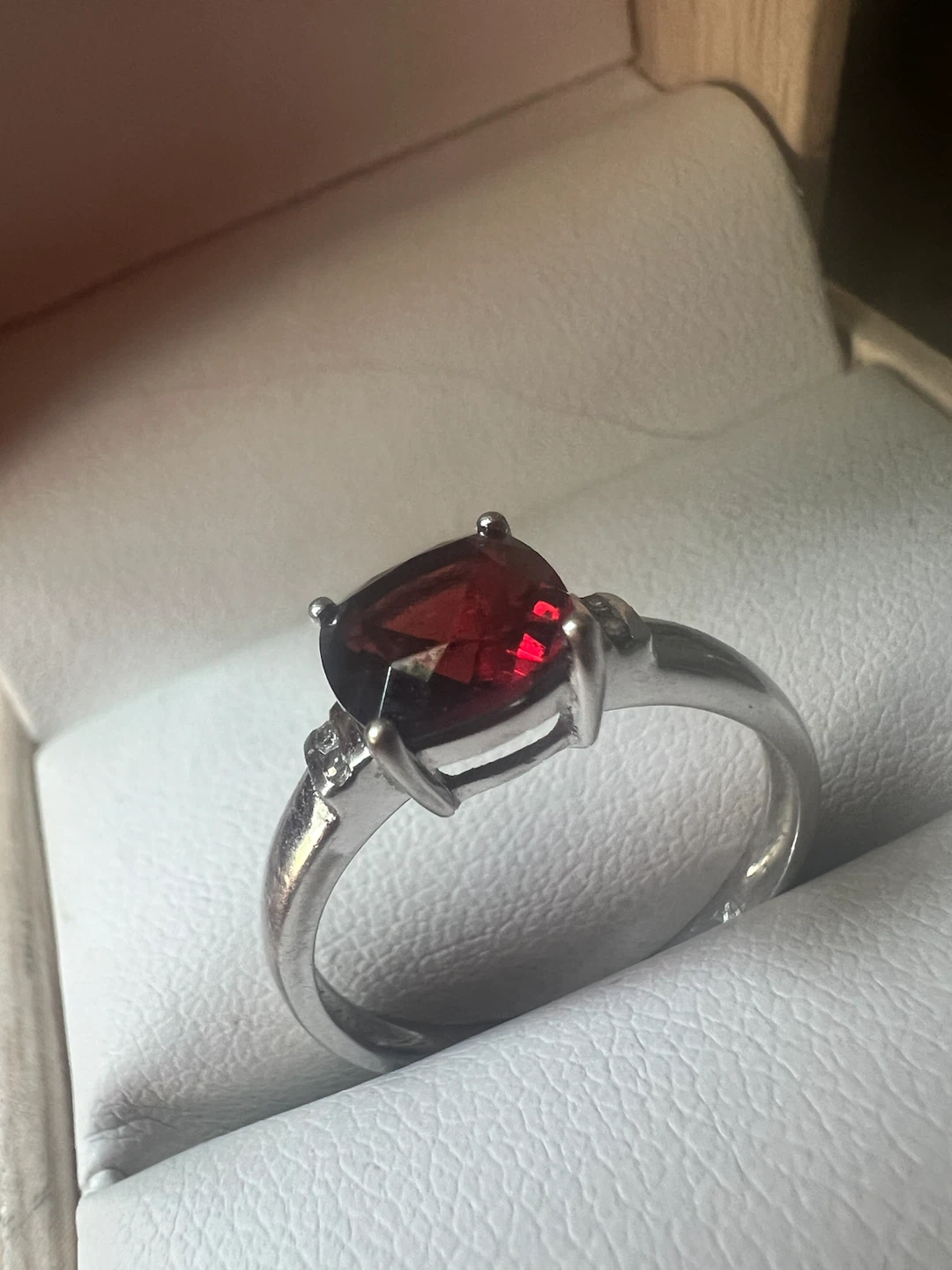 10K Garnet and diamonds Ring