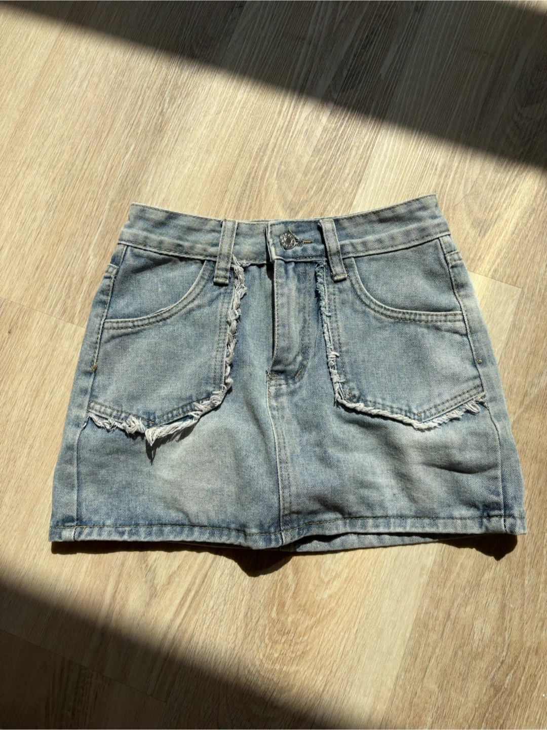 Kids L - Light Wash Denim Mini Skirt 💙