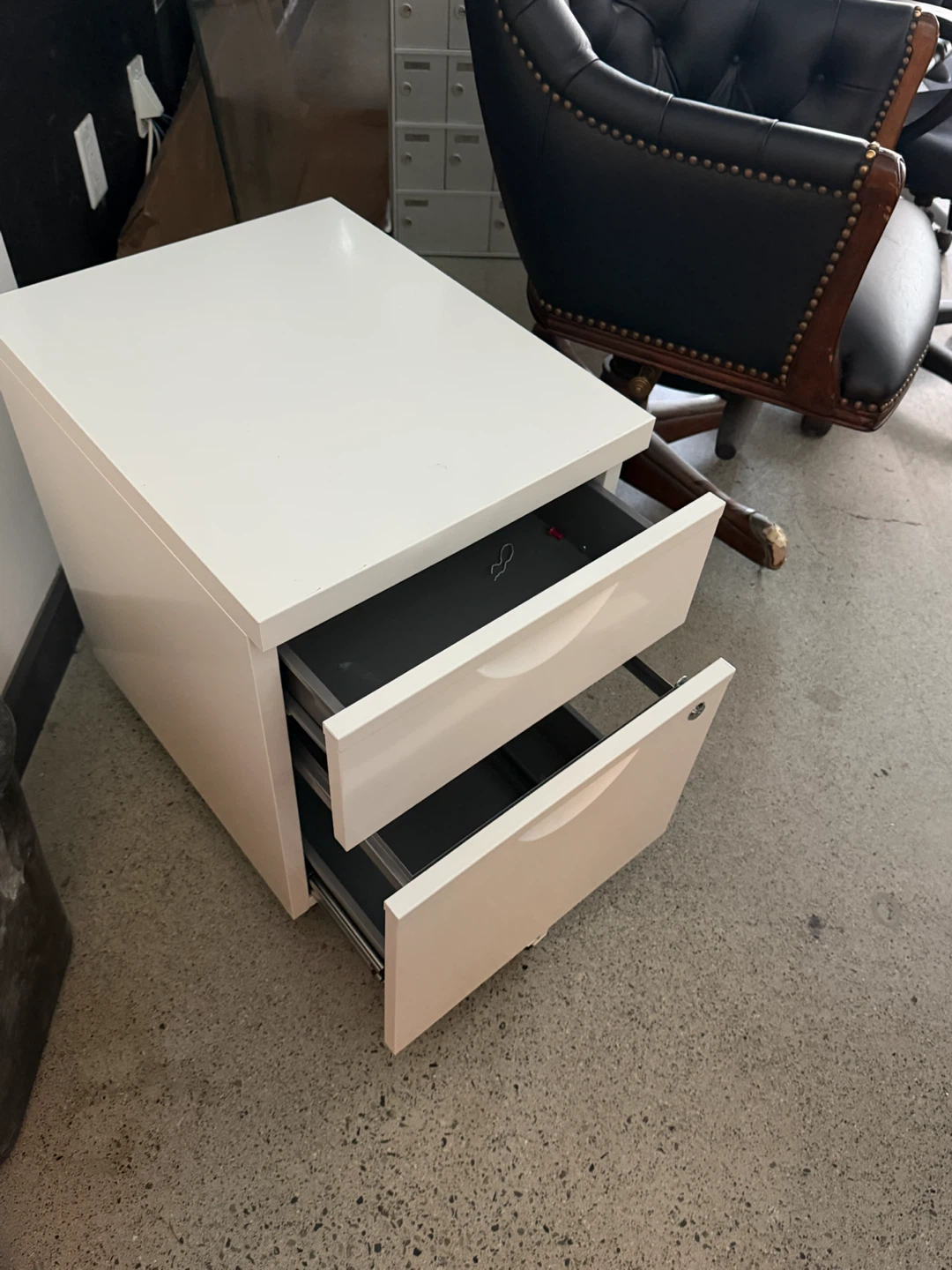 White 2-Drawer Mobile Filing Cabinet - photo 3
