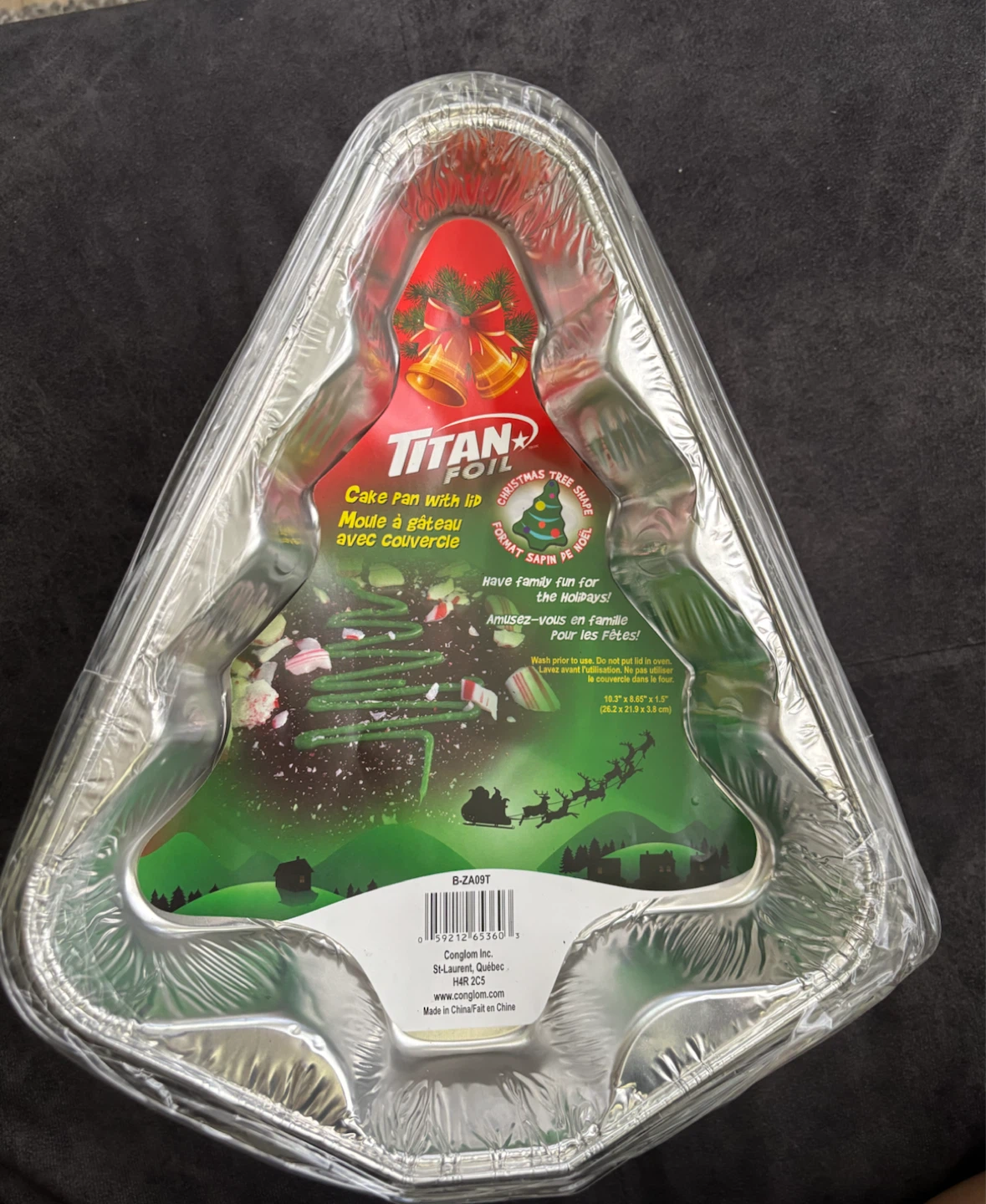 Titan Foil Christmas Tree Shape Cake Pan with Lid
