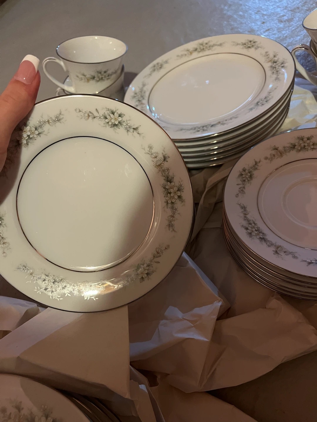 Fine China Plates and Tea Cups set - photo 3