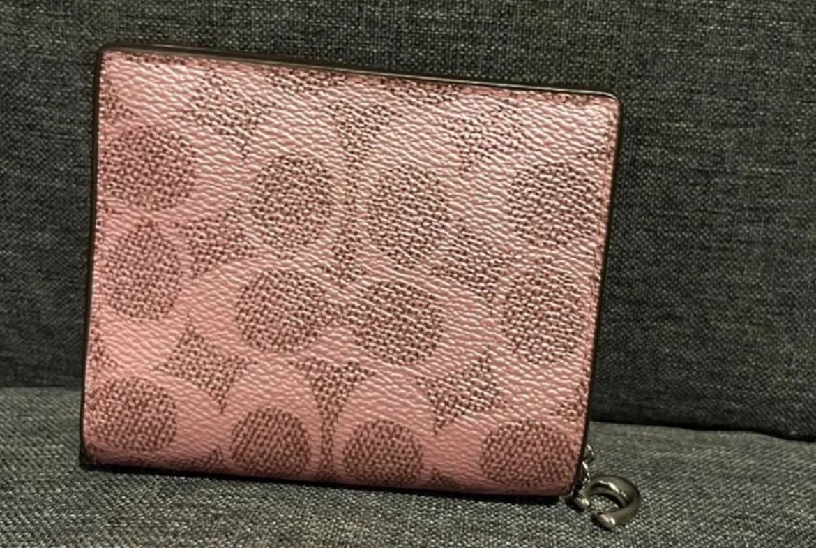 Coach limited edition pink wallet - photo 2
